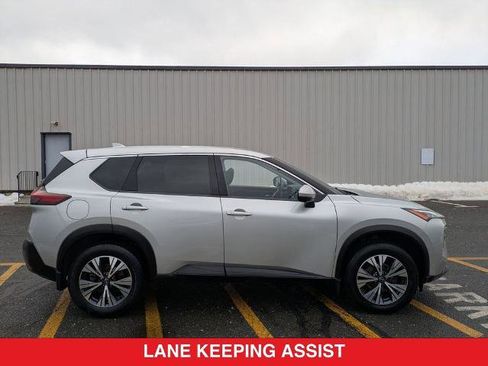 Certified 2021 Nissan Rogue SV image 3