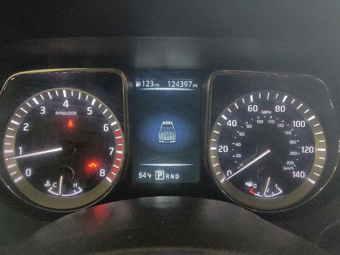 Used 2017 Nissan Titan SV image 23