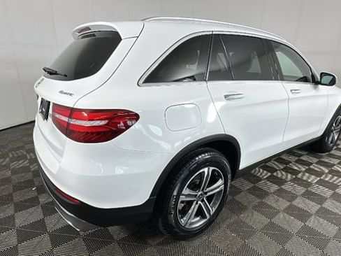 Used 2019 Mercedes-Benz GLC 300 4MATIC image 2