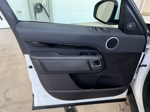 Used 2018 Land Rover Discovery SE AWD/4WD image 24