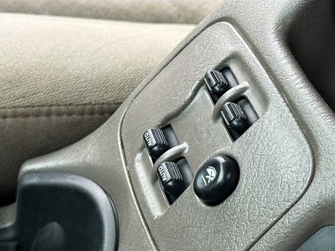 Used 2002 Jeep Liberty Limited AWD/4WD image 12