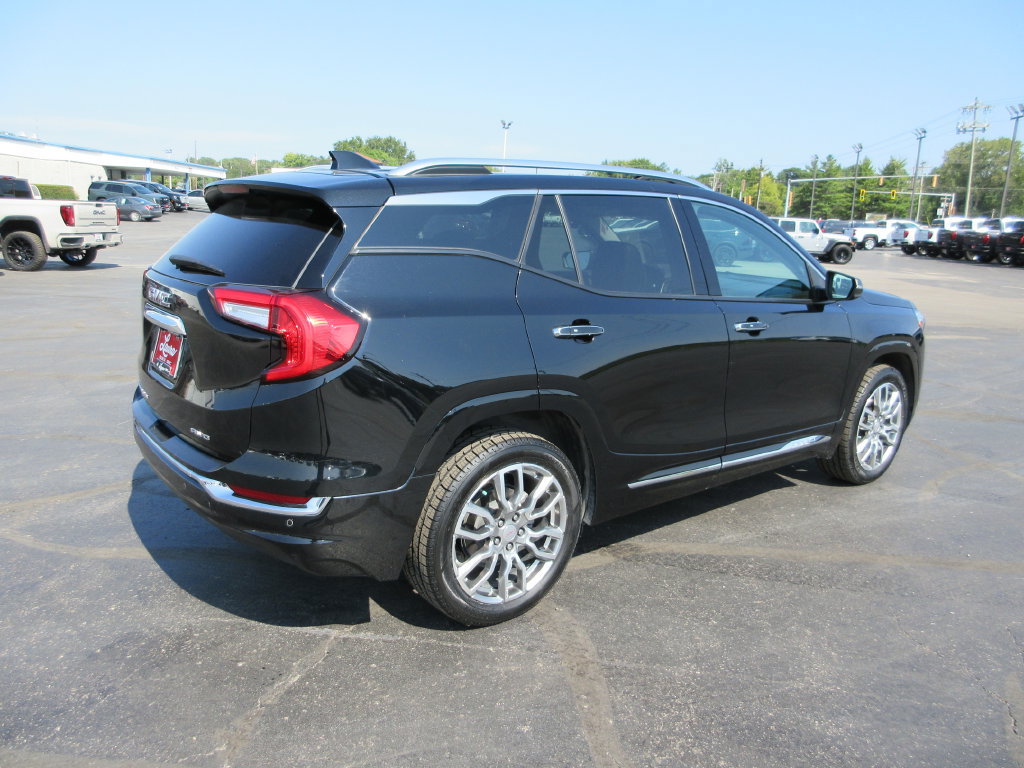 Certified 2022 GMC Terrain Denali w/ Denali Premium Package AWD/4WD image 6