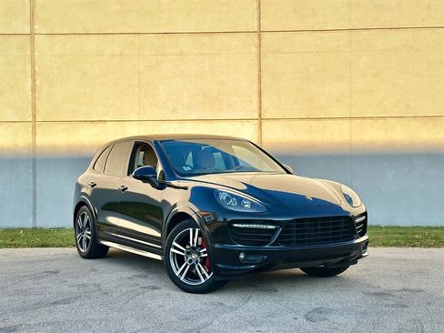 Used 2014 Porsche Cayenne GTS AWD/4WD image 2