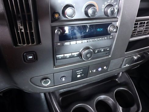Used 2022 Chevrolet Express 3500 w/ Driver Convenience Package RWD image 17
