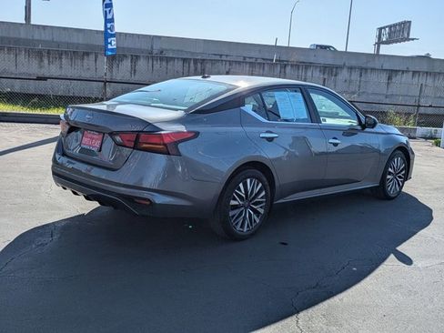Used 2024 Nissan Altima 2.5 SV image 8