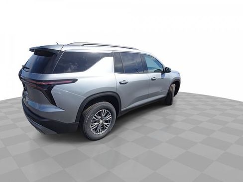 Used 2025 Chevrolet Traverse LT w/ LPO, Floor Liner Package FWD image 8