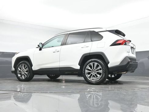 Used 2020 Toyota RAV4 XLE Premium FWD image 33