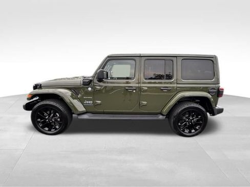 Used 2024 Jeep Wrangler Unlimited Sahara w/ Technology Group AWD/4WD image 3