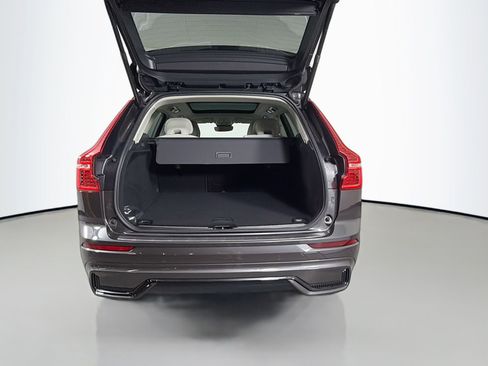 Certified 2023 Volvo XC60 B5 Plus w/ Protection Package Premier AWD/4WD image 25