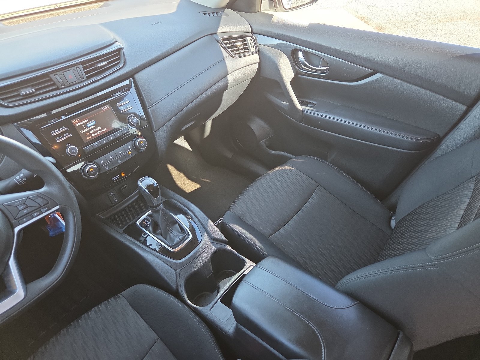 Used 2017 Nissan Rogue S w/ Appearance Package FWD image 11