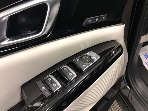 Used 2024 Kia Carnival SX Prestige FWD image 13