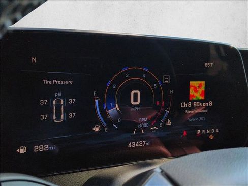 Used 2024 Chevrolet Traverse LT FWD image 11