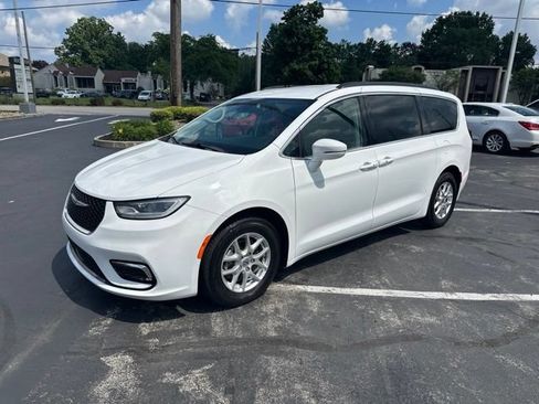 Used 2022 Chrysler Pacifica Touring-L FWD image 1