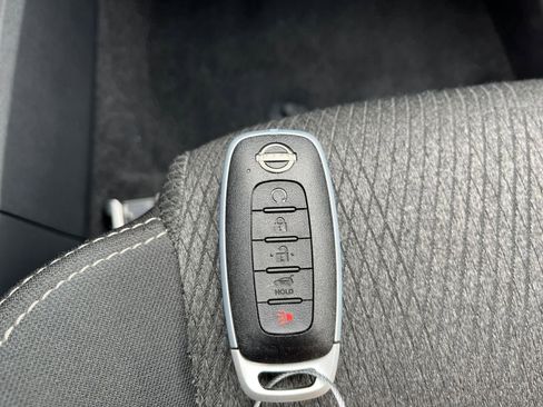 Used 2025 Nissan Rogue SV image 27