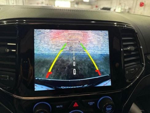 Used 2019 Jeep Grand Cherokee Overland AWD/4WD image 36