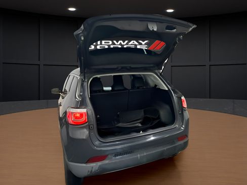 Used 2018 Jeep Compass Limited AWD/4WD image 6