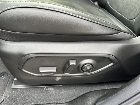 New 2025 Jeep Grand Cherokee Altitude image 17