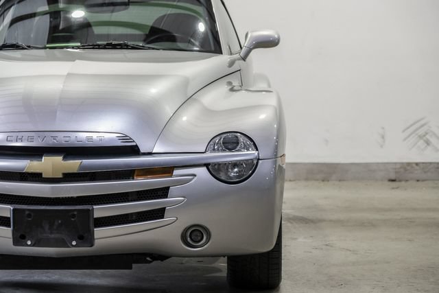 Used 2005 Chevrolet SSR w/ Preferred Equipment Group RWD image 3