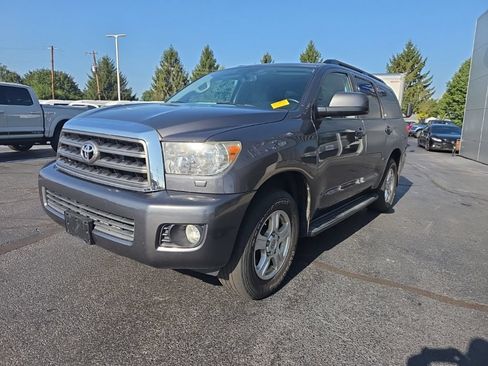 Used 2014 Toyota Sequoia SR5 w/ Premium Package AWD/4WD image 2
