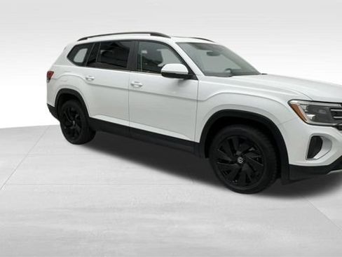 Used 2024 Volkswagen Atlas SE AWD/4WD image 2