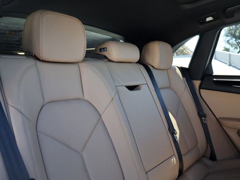 New 2026 Porsche Macan image 23