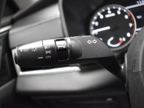 Used 2024 Mitsubishi Outlander FWD image 25