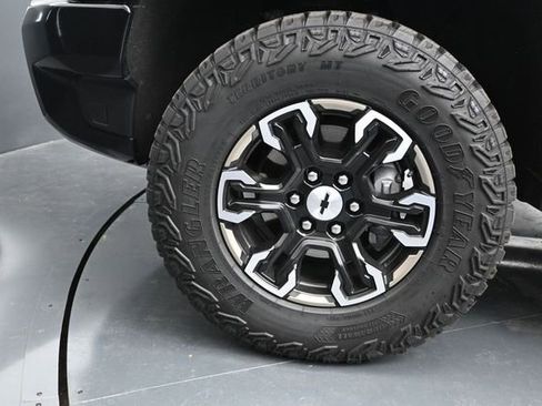 Used 2023 Chevrolet Silverado 1500 ZR2 w/ Technology Package AWD/4WD image 20