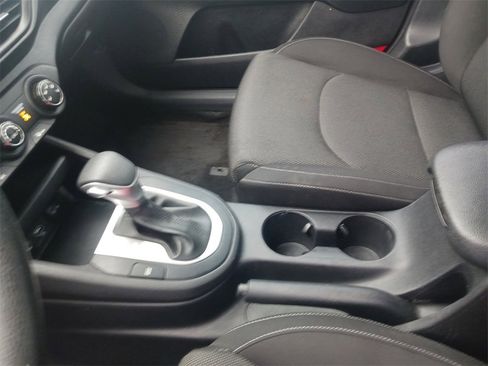 Used 2023 Kia Forte LXS w/ LXS Technology Package image 11