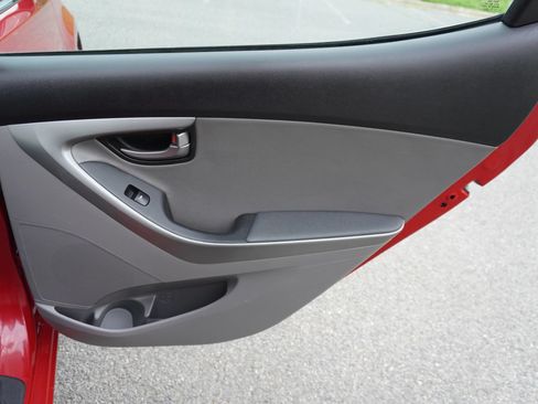 Used 2015 Hyundai Elantra Sport FWD image 15