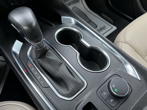 Used 2022 Chevrolet Traverse Premier image 23