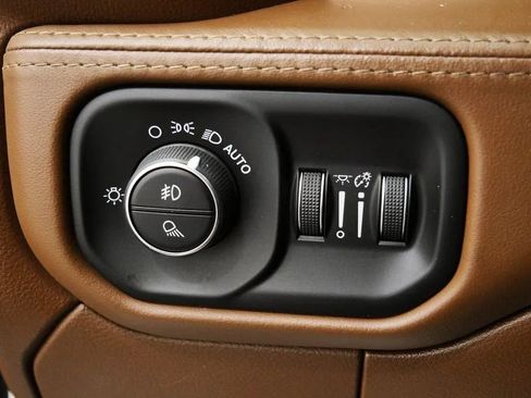 Used 2022 RAM 3500 Limited AWD/4WD image 27