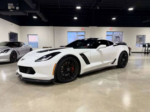 Used 2015 Chevrolet Corvette Z06 w/ 3LZ Preferred Equipment Group image 5