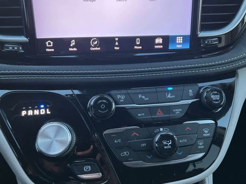 Used 2022 Chrysler Pacifica Limited image 15