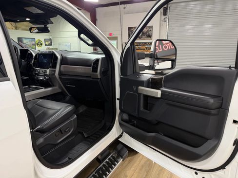 Used 2022 Ford F250 Lariat w/ Lariat Ultimate Package AWD/4WD image 18