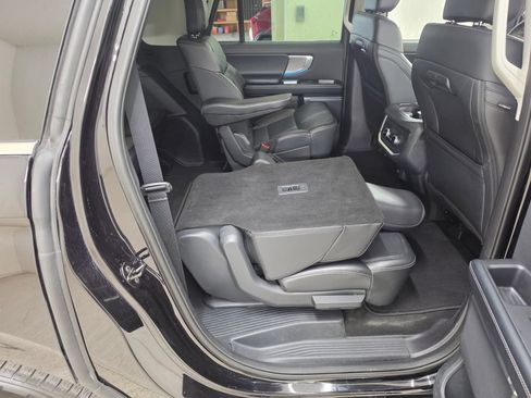 Used 2025 Ford Expedition Max Platinum AWD/4WD image 17