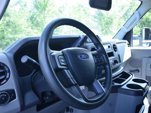 Used 2022 Ford E-350 and Econoline 350 Super Duty RWD image 16