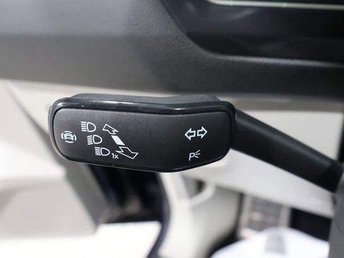 Used 2022 Volkswagen Tiguan SEL R-Line image 40