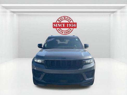 Used 2022 Jeep Grand Cherokee Altitude image 11