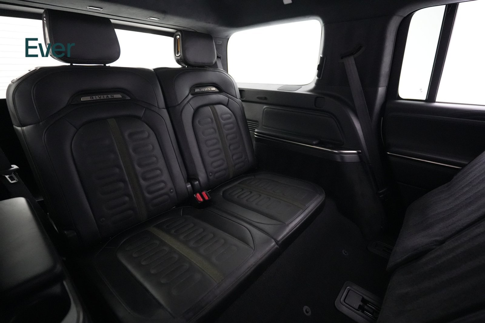 Used 2025 Rivian R1S Adventure Dual AWD/4WD image 26