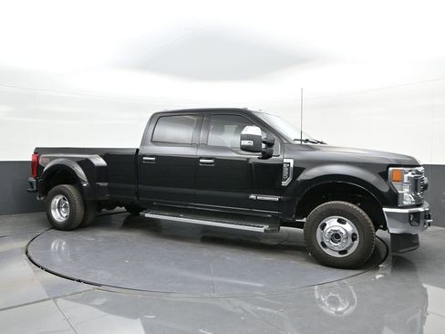 Used 2022 Ford F350 XLT w/ XLT Premium Package image 17