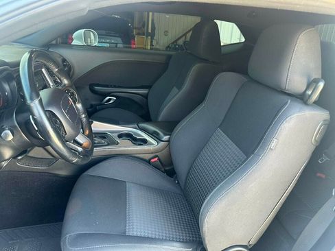 Used 2019 Dodge Challenger R/T w/ Driver Convenience Group RWD image 9