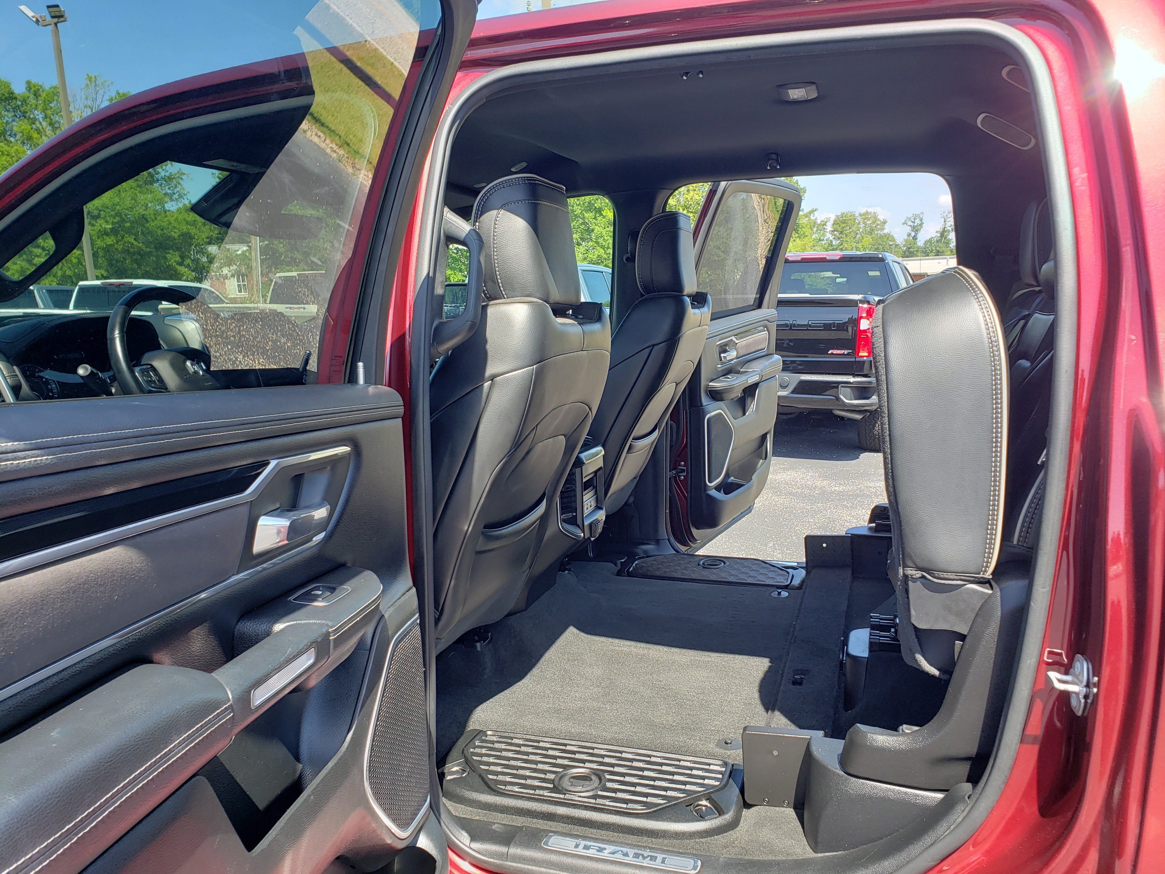 Used 2021 RAM 1500 Laramie w/ Sport Appearance Package AWD/4WD image 29