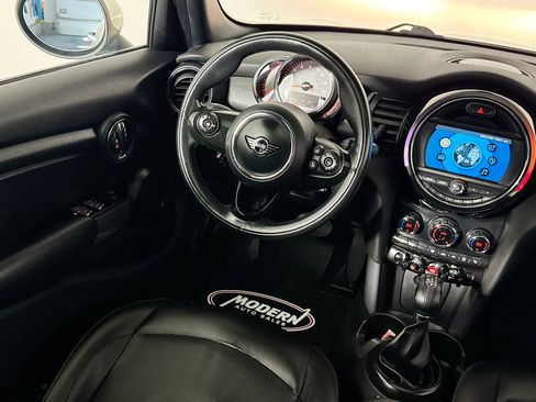 Used 2019 MINI Cooper 4-Door Hardtop image 28