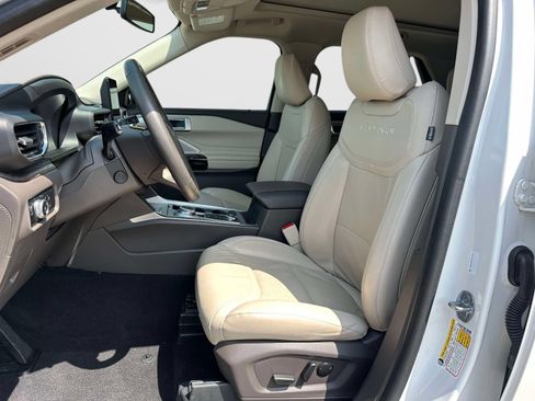 Used 2023 Ford Explorer Platinum w/ Technology Package AWD/4WD image 14