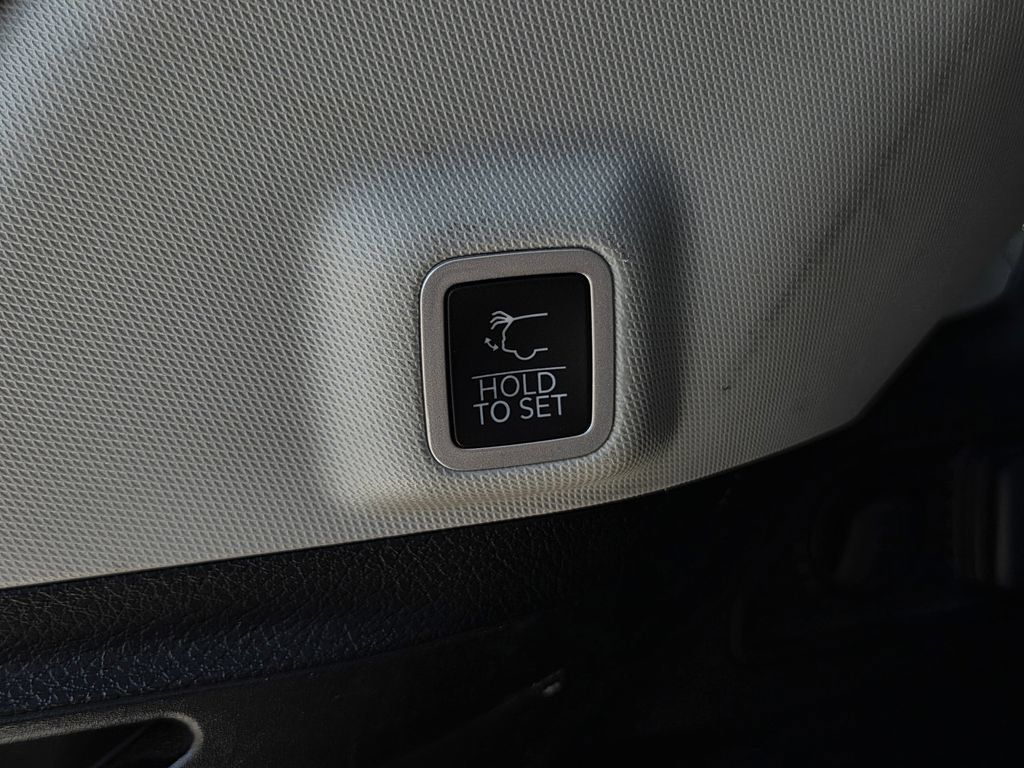 Used 2022 Jeep Grand Cherokee Overland w/ Advanced Protech Group III AWD/4WD image 29