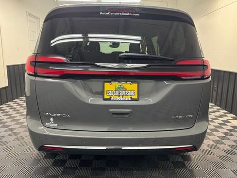 Used 2023 Chrysler Pacifica Limited FWD image 5
