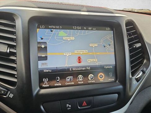 Used 2018 Jeep Cherokee Trailhawk w/ Comfort/Convenience Group AWD/4WD image 13