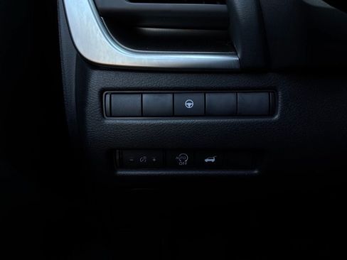 Used 2026 Nissan Rogue SV FWD image 22