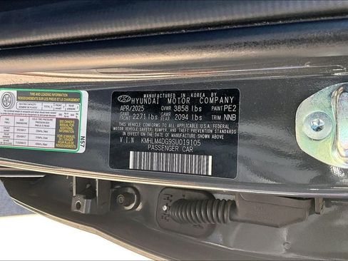 Used 2025 Hyundai Elantra Sport FWD image 7