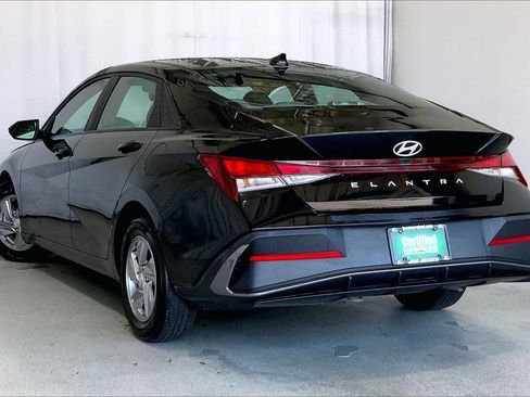 Used 2024 Hyundai Elantra SE FWD image 9